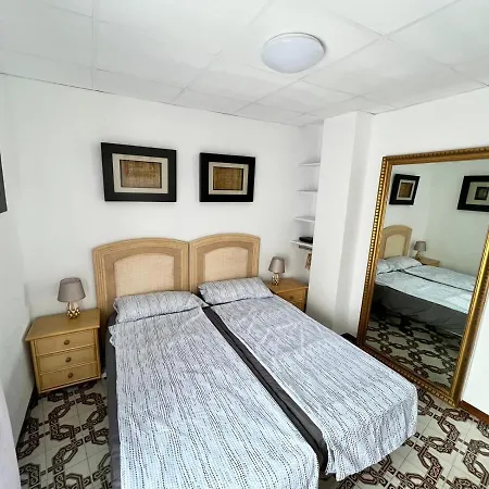 Mirror Apartment *