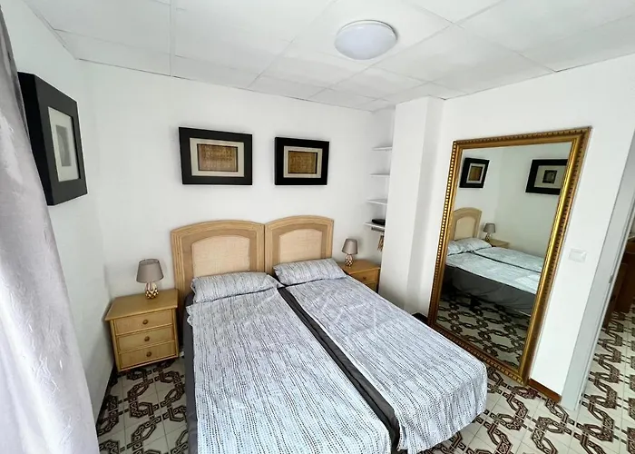 Mirror Apartment *
